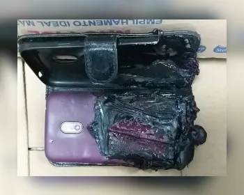 Celular explode e queima as nádegas de comerciante em SP: 'Saiu até fumaça'
