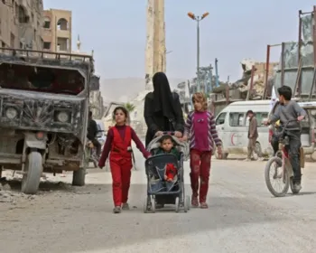 Na Síria, moradores de Duma redescobrem sua cidade devastada