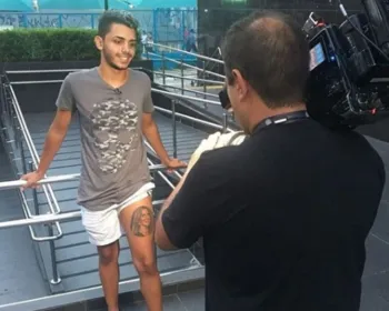 Adolescente gasta R$ 3 mil para tatuar rosto de Ivete Sangalo na coxa 