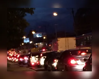Colisão na Avenida Fernandes Lima causa congestionamento na parte alta de Maceió
