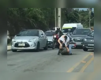 Vídeo: condutores brigam na Leste-Oeste após discussão de trânsito