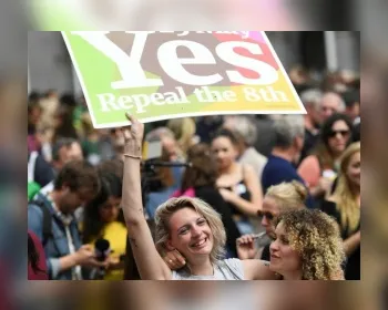 Irlandeses votam por legalizar o aborto em referendo histórico