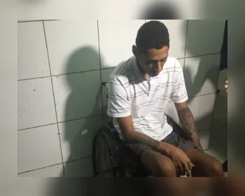 Cadeirante é preso com arma e droga dentro de casa no Tabuleiro dos Martins