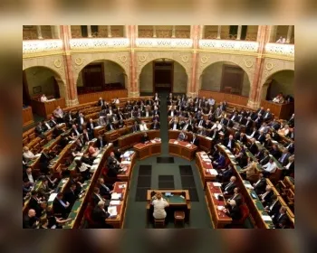 Hungria aprova lei que criminaliza ajuda a imigrantes ilegais