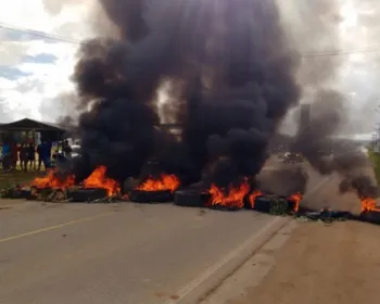 Manifestantes fecham rodovia para cobrar reabertura de matadouro