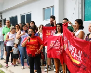 Aprovados na reserva técnica da Uncisal fazem protesto para cobrar nomeação