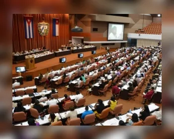 Cuba aprova nova Constituição, mantendo socialismo e abrindo mercado