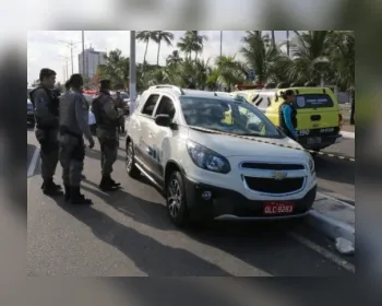 Taxistas vão à SSP pedir que sejam feitas mais abordagens policiais aos veículos