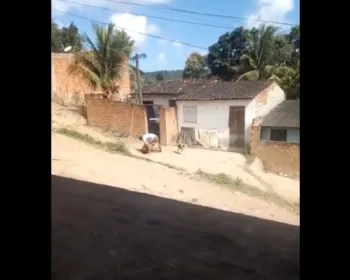 VÍDEO: Homem é esfaqueado após discussão em bar no Rio Novo