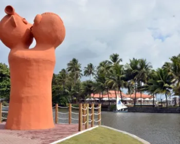 Hotel Jatiúca revitaliza entorno de escultura gigante no Posto 7