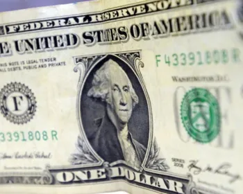 Dólar passa de R$ 4,28 e fecha no maior nível desde criação do real