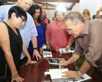 Renan Calheiros reúne políticos para o lançamento do livro 'Democracia Digital'