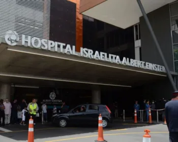 Três dias após cirurgia, Bolsonaro faz exercícios físicos no hospital