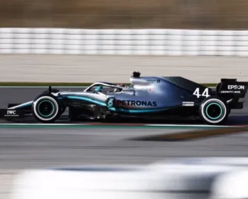 Mercedes consulta FIA sobre novo sistema que permite movimento extra do volante