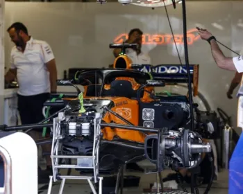 Fórmula 1: Incêndio no box da McLaren deixa três mecânicos feridos em Barcelona