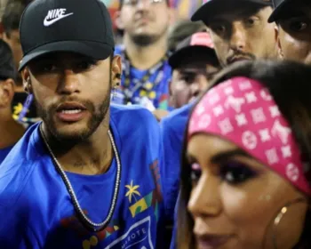 Vídeo mostra beijo entre Anitta e Neymar em camarote do carnaval