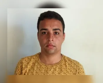 Homem com mandado de prisão é preso na vila do Carlinhos Maia