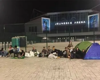 Fãs acampam para comprar ingressos para show de Sandy e Junior no Rio