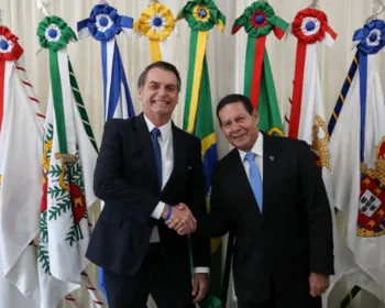 Anatel autoriza bloqueio de celular onde Bolsonaro e Mourão estiverem