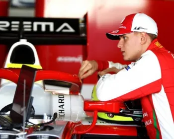 Filho de Schumacher irá testar Ferrari em treino após o GP do Bahrein