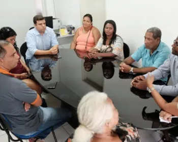 Vice-prefeito Marcelo Palmeira recebe moradores da Orla Lagunar