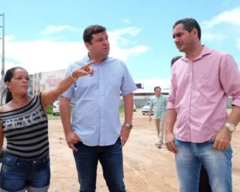 Marcelo Palmeira acompanha mais um mutirão de limpeza em Maceió