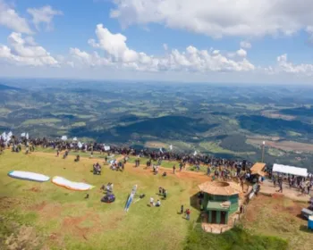 Protesto por tragédia de Brumadinho tem 'abraço' na Serra da Moeda