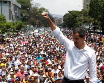 Guaidó convoca oposição a se deslocar às 'principais unidades militares'