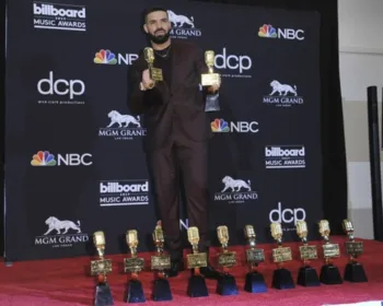 Drake vence 12 prêmios e bate recorde no Billboard Music Awards