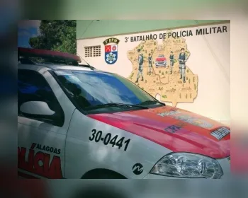 Bando armado invade residência em Taquarana, rouba veículo e foge 
