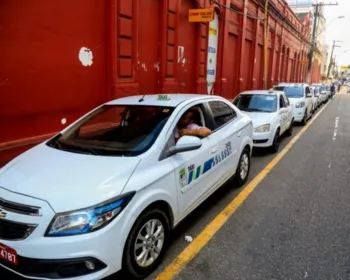 Sem trabalhar, taxistas do interior cobram auxílio ao governo do estado