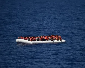 Naufrágio de bote no litoral da Tunísia mata pelo menos 70 migrantes