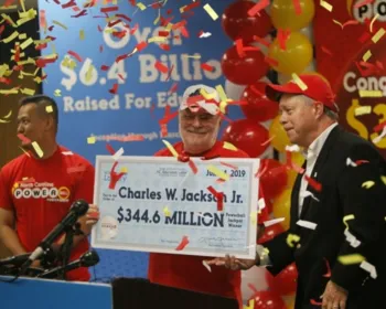 Americano usa números de biscoito da sorte e ganha US$ 344,6 milhões na loteria 