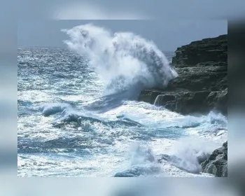 Marinha emite alerta para ventos fortes e ondas de até 4 metros em Alagoas