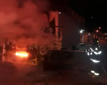 Incêndio atinge cabine de caminhão baú no bairro Ponta Grossa, em Maceió