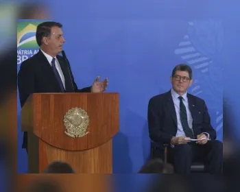 Presidente Bolsonaro ameaça demitir Joaquim Levy do BNDES