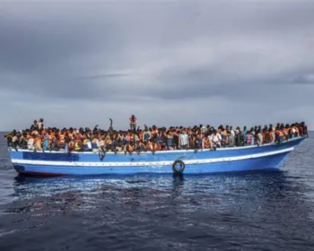 Cerca de 100 refugiados e migrantes estão desaparecidos após naufrágio