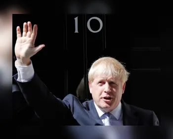 Boris Johnson é eleito premiê com ampla maioria conservadora