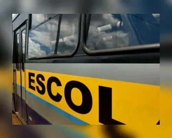 Bandidos armados abordam transporte escolar e roubam alunos em Maceió
