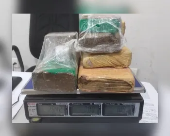 Após denúncia, mais de 10 kg de drogas são apreendidas em casa na Santa Lúcia