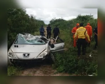 Capotamento deixa um homem morto na rodovia BR-423, em Delmiro