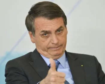 Bolsonaro discursa que há uma "guerra de informação em curso"