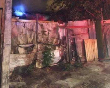 Incêndio deixa residência destruída no conjunto Santa Maria, em Maceió