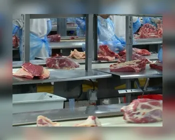 China suspende importação de 3 produtores de carne do Brasil