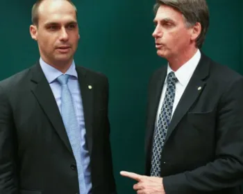PF intima Carlos e Eduardo Bolsonaro a depor sobre atos antidemocráticos