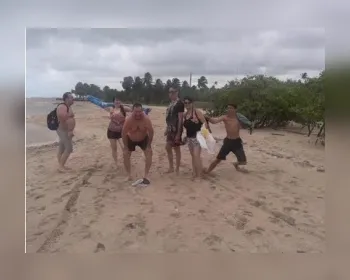 Foto de vítima flagra suspeito tentando roubar turistas em praia de Maragogi