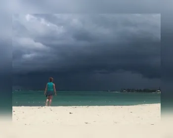 Tempestade Humberto chega às Bahamas após devastação deixada por furacão