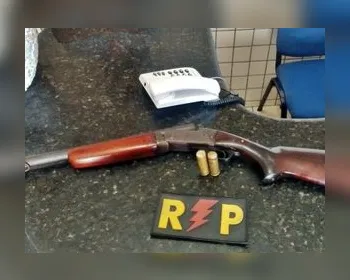 Empresária é presa com arma de uso restrito em São Miguel dos Campos