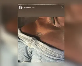 Gracyanne Barbosa revela tatuagem para Belo no "cofrinho"