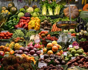 Consumo de hortaliças e frutas é menor entre negros, diz governo